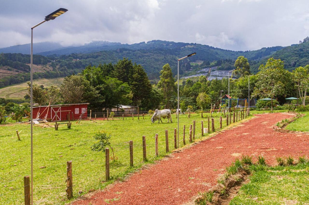 Hotel & Spa Escondite De La Montana Sabana Redonda Exterior foto